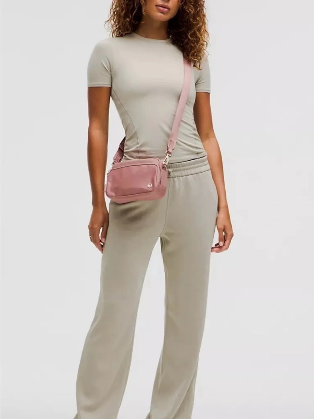 Lululemon Everywhere Crossbody Bag 2L - Picture 2 of 7
